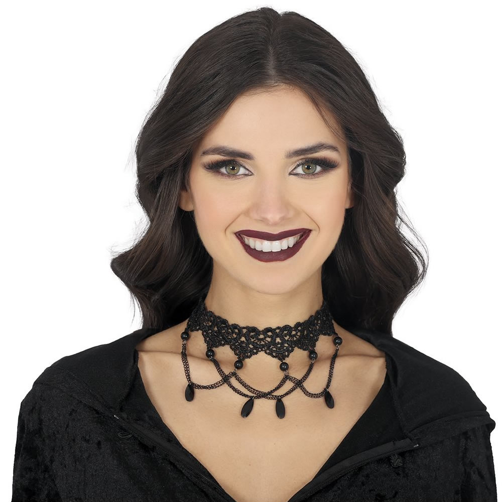 COLLIER BRODÉ AVEC PIERRES NOIRES
